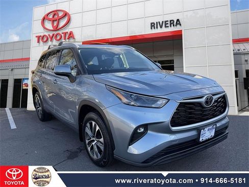 Used 2022 Toyota Highlander XLE image 2