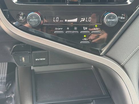 Used 2022 Toyota Camry SE FWD image 28