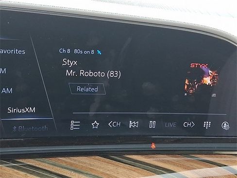 Certified 2023 Cadillac Escalade Sport Platinum w/ LPO, ONYX Package image 18