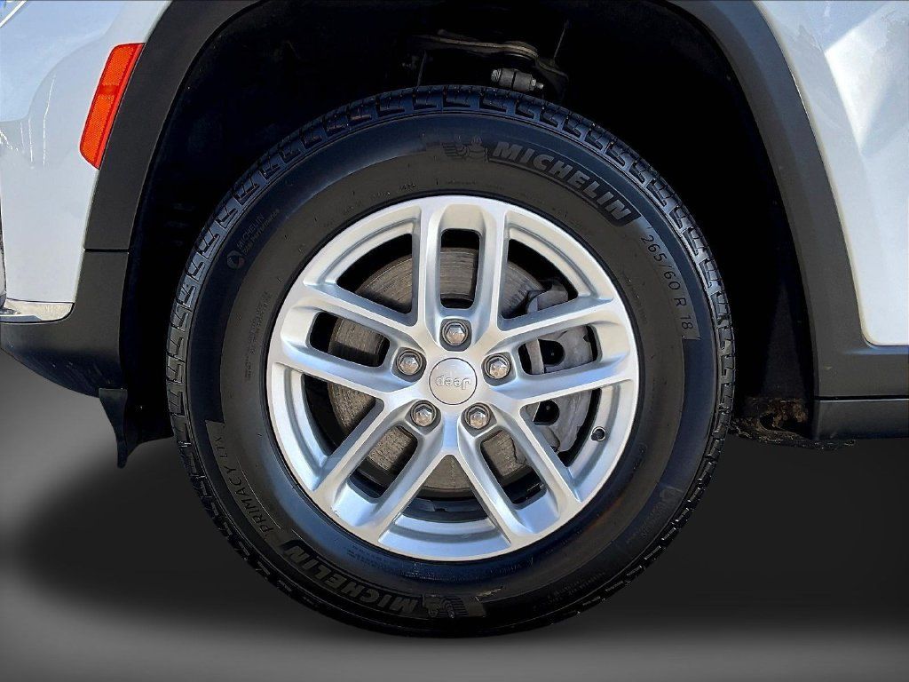 Used 2023 Jeep Grand Cherokee L Laredo AWD/4WD image 34