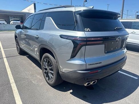 Used 2025 Chevrolet Traverse LT w/ Midnight/Sport Edition FWD image 8