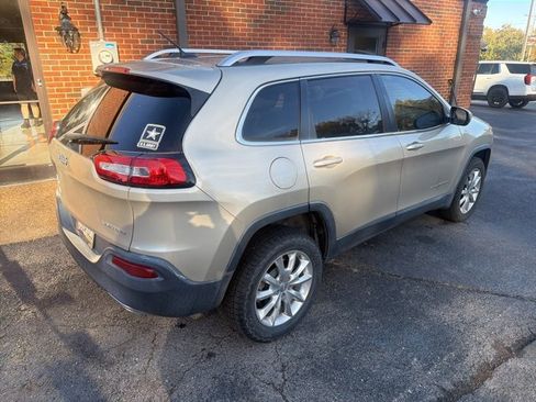 Used 2015 Jeep Cherokee Limited w/ Luxury Group image 4