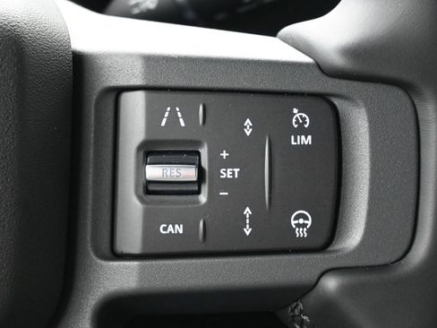 Used 2026 Land Rover Defender 110 X-Dynamic SE AWD/4WD image 19