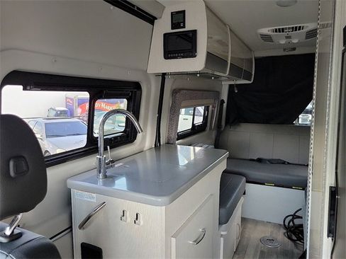 Used 2022 Mercedes-Benz Sprinter 2500 image 9