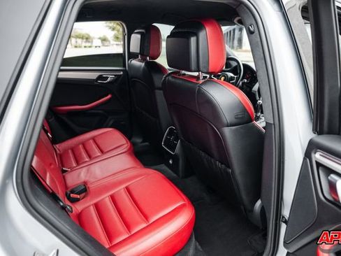 Used 2015 Porsche Macan Turbo image 74