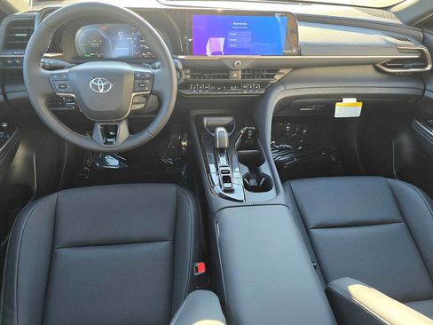 New 2025 Toyota Crown Signia image 18