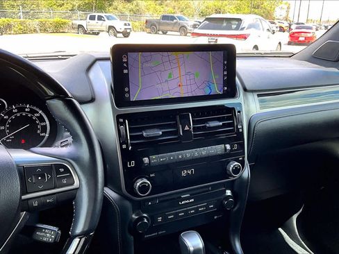 Used 2023 Lexus GX 460 Premium w/ Premium Package image 7