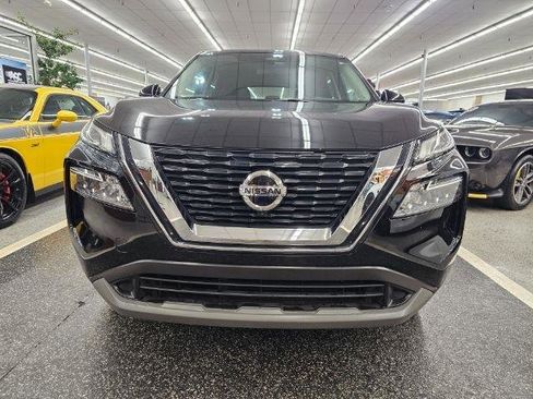 Used 2021 Nissan Rogue SV image 3