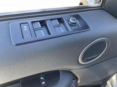 Used 2019 Land Rover Discovery SE image 23