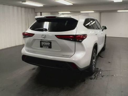 Used 2023 Toyota Highlander XLE AWD/4WD image 8