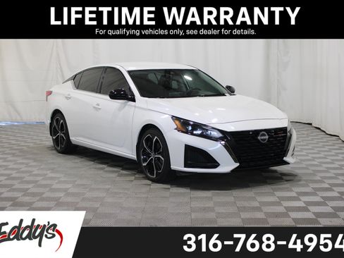 Used 2023 Nissan Altima 2.5 SR FWD image 1
