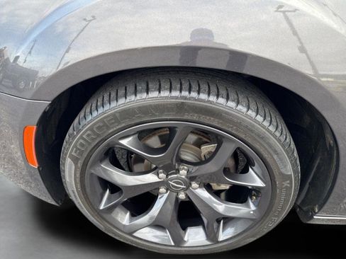 Used 2020 Chrysler 300 Touring w/ Sport Appearance Package image 29