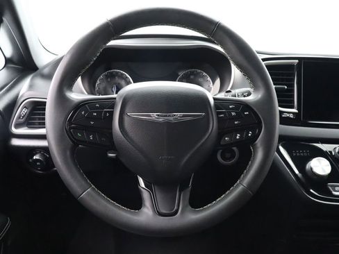 Used 2022 Chrysler Pacifica Touring-L w/ S Appearance Package image 17