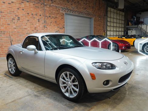 Used 2007 MAZDA MX-5 Miata Grand Touring w/ Premium Pkg RWD image 3