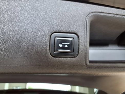 Used 2022 GMC Terrain SLT AWD/4WD image 25