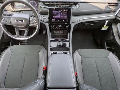 New 2025 Jeep Grand Cherokee L Altitude image 26