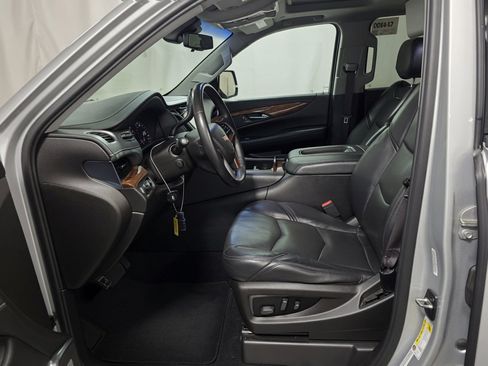 Used 2017 Cadillac Escalade ESV Luxury RWD image 10