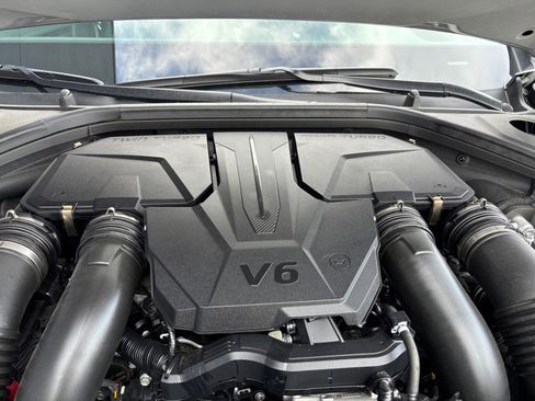 Used 2025 Genesis GV70 3.5T Sport w/ Sport Advanced Package image 17