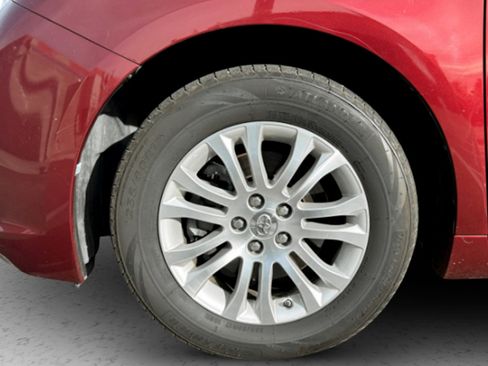 Used 2016 Toyota Sienna XLE image 8