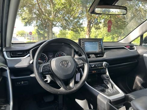 Used 2021 Toyota RAV4 LE FWD image 13