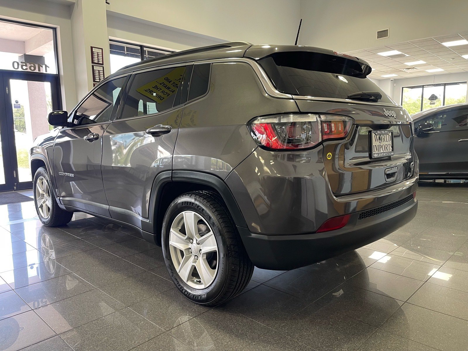 Used 2022 Jeep Compass Latitude FWD image 3