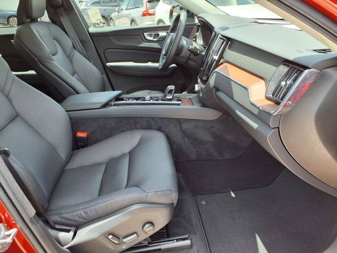 Certified 2024 Volvo XC60 B5 Plus AWD/4WD image 11
