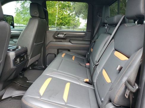 Used 2025 GMC Sierra 2500 AT4 w/ AT4 Premium Plus Package AWD/4WD image 11