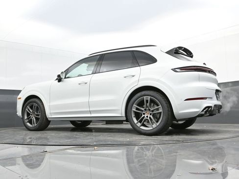 New 2025 Porsche Cayenne image 39
