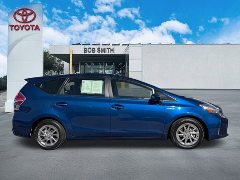 Used 2017 Toyota Prius V Three image 5