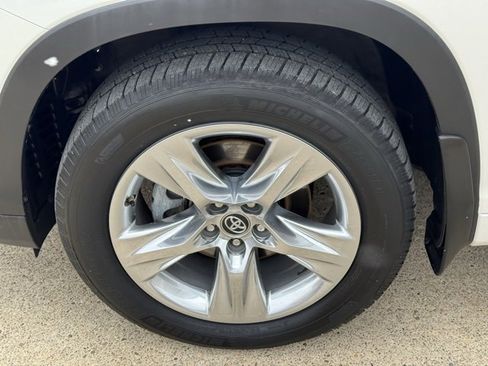 Used 2019 Toyota Highlander Limited image 25