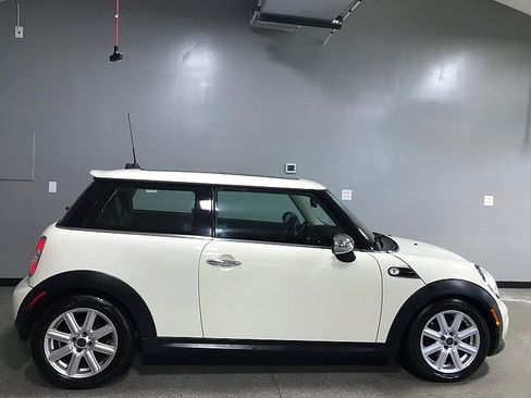 Used 2013 MINI Cooper Hardtop FWD image 2