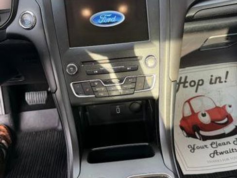 Used 2018 Ford Fusion SE w/ Equipment Group 201A image 11