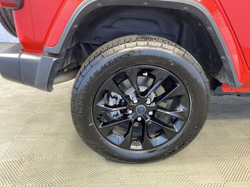 Certified 2025 Jeep Wrangler Unlimited Sahara w/ Safety Group AWD/4WD image 36