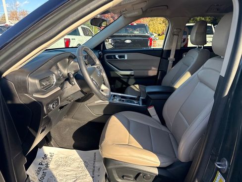 Used 2023 Ford Explorer XLT w/ Equipment Group 202A image 28