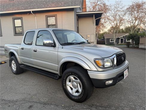 Used 2001 Toyota Tacoma PreRunner image 1
