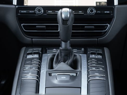 Used 2019 Porsche Macan S image 18