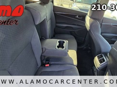 Used 2017 Kia Sorento L FWD image 24