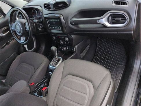Used 2018 Jeep Renegade Latitude w/ Cold Weather Group AWD/4WD image 27