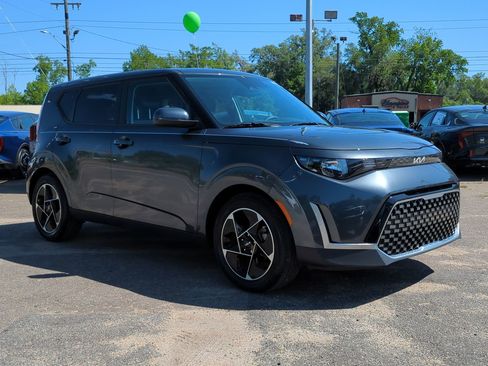 Certified 2023 Kia Soul EX image 3