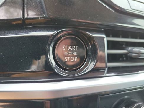 Used 2025 Nissan Pathfinder SL image 28