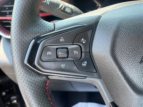 Used 2025 Chevrolet Trax RS w/ Sunroof Package FWD image 24