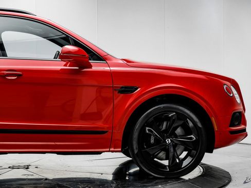 Used 2019 Bentley Bentayga image 18
