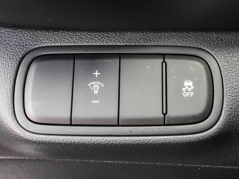 Certified 2025 Hyundai Venue Limited FWD image 18