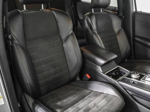 Used 2024 Mitsubishi Outlander AWD image 44