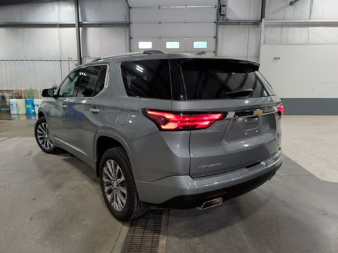 Used 2023 Chevrolet Traverse Premier FWD image 4