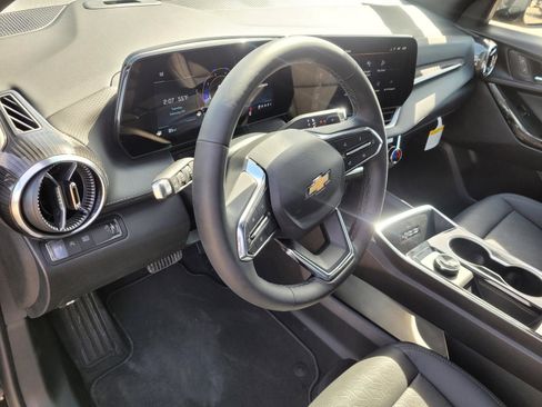 New 2026 Chevrolet Equinox LT w/ Convenience Package II FWD image 17