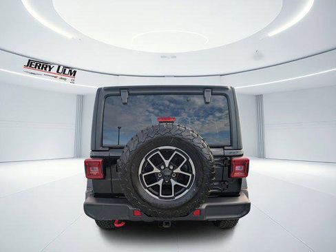 Certified 2024 Jeep Wrangler Unlimited Rubicon image 4