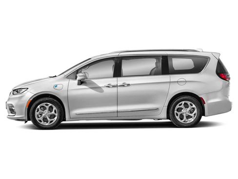 Used 2022 Chrysler Pacifica Touring-L FWD image 3