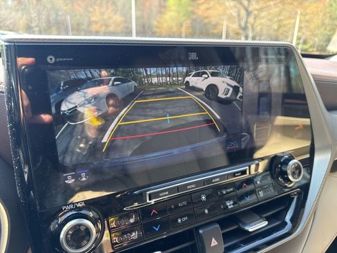 Used 2021 Toyota Highlander Platinum image 5