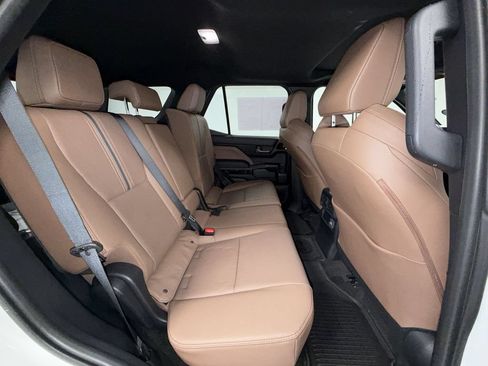 Used 2026 Toyota 4Runner Limited AWD/4WD image 17